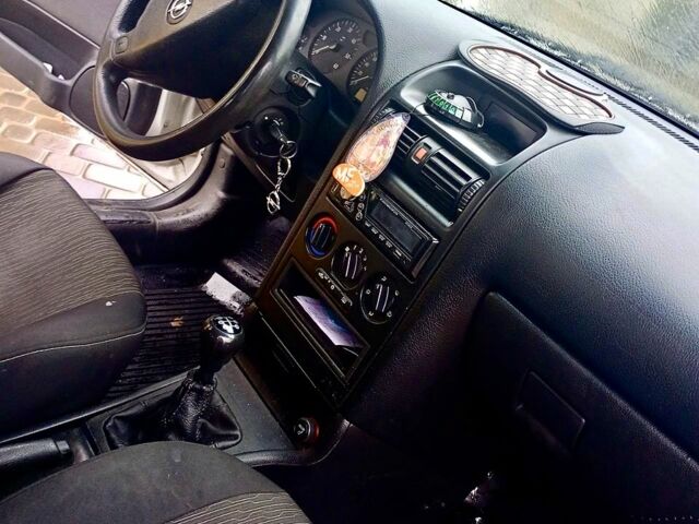 Сірий Опель Астра, об'ємом двигуна 2 л та пробігом 311 тис. км за 3100 $, фото 4 на Automoto.ua