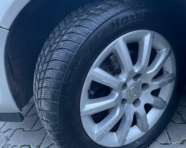 Серый Опель Астра, объемом двигателя 1.8 л и пробегом 282 тыс. км за 3950 $, фото 6 на Automoto.ua