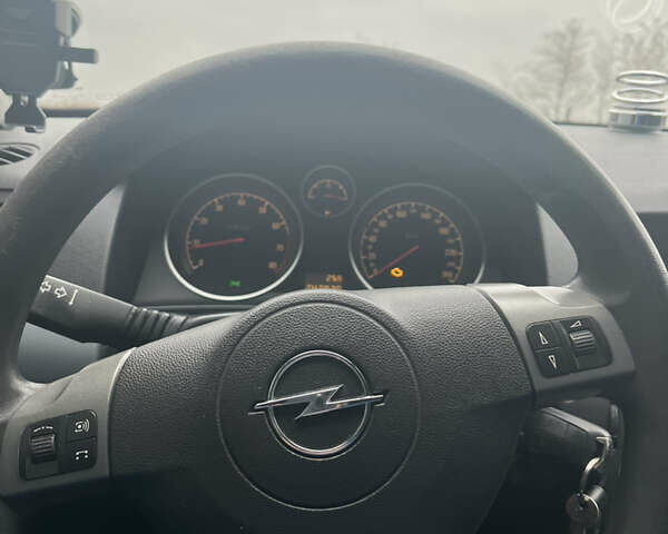 Серый Опель Астра, объемом двигателя 1.6 л и пробегом 242 тыс. км за 4100 $, фото 36 на Automoto.ua