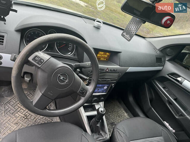 Серый Опель Астра, объемом двигателя 1.6 л и пробегом 242 тыс. км за 4100 $, фото 17 на Automoto.ua