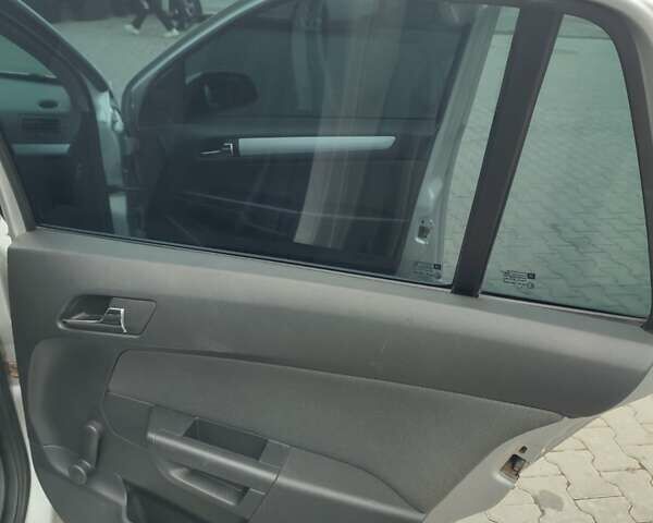 Серый Опель Астра, объемом двигателя 1.6 л и пробегом 281 тыс. км за 4500 $, фото 8 на Automoto.ua