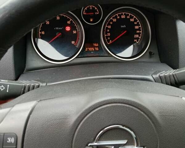 Серый Опель Астра, объемом двигателя 1.7 л и пробегом 270 тыс. км за 4999 $, фото 4 на Automoto.ua