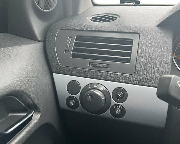 Серый Опель Астра, объемом двигателя 1.6 л и пробегом 242 тыс. км за 4100 $, фото 37 на Automoto.ua