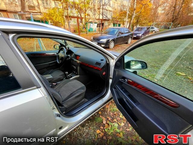 Серый Опель Астра, объемом двигателя 1.7 л и пробегом 260 тыс. км за 4950 $, фото 10 на Automoto.ua