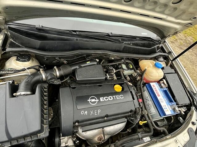 Серый Опель Астра, объемом двигателя 1.6 л и пробегом 242 тыс. км за 4100 $, фото 5 на Automoto.ua