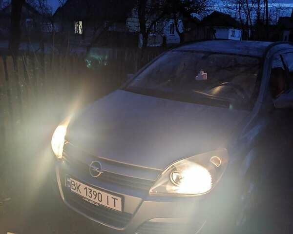 Серый Опель Астра, объемом двигателя 1.6 л и пробегом 342 тыс. км за 4250 $, фото 4 на Automoto.ua