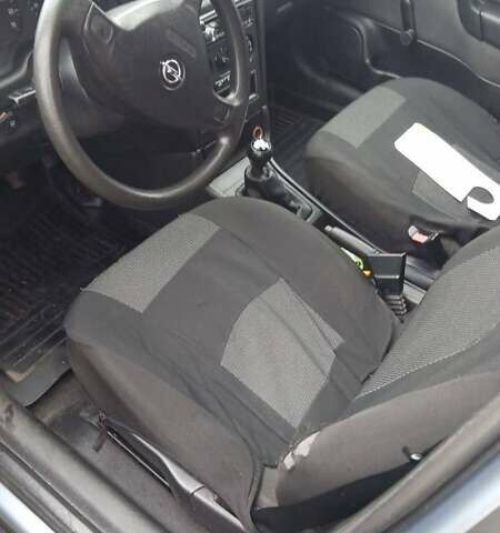 Серый Опель Астра, объемом двигателя 1.6 л и пробегом 250 тыс. км за 3600 $, фото 2 на Automoto.ua