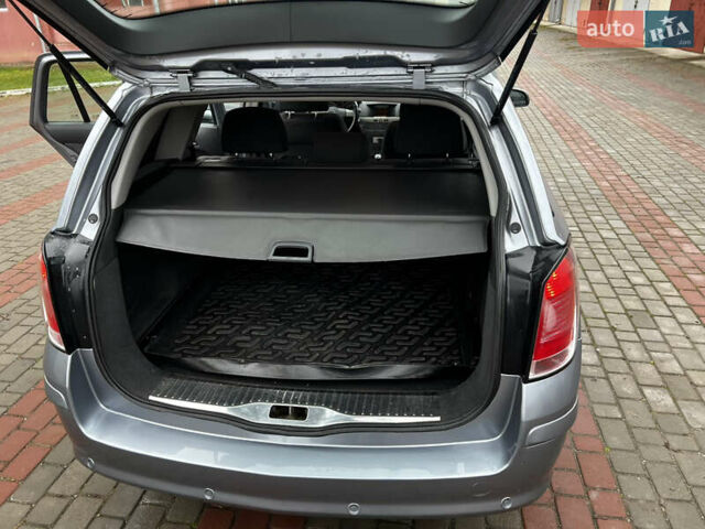 Серый Опель Астра, объемом двигателя 1.6 л и пробегом 226 тыс. км за 4500 $, фото 21 на Automoto.ua