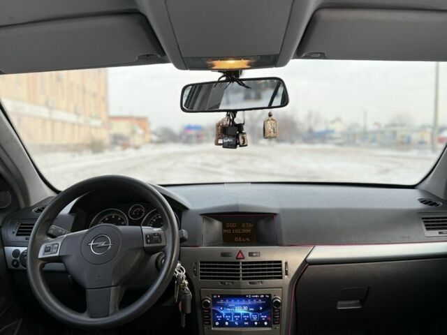 Серый Опель Астра, объемом двигателя 1.6 л и пробегом 291 тыс. км за 6000 $, фото 5 на Automoto.ua