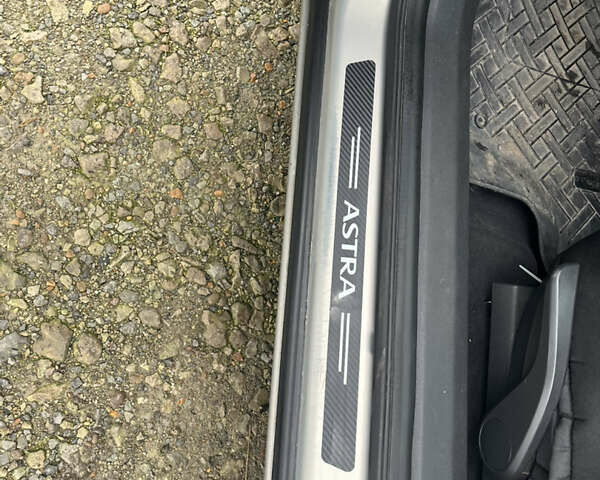 Серый Опель Астра, объемом двигателя 1.6 л и пробегом 242 тыс. км за 4100 $, фото 13 на Automoto.ua