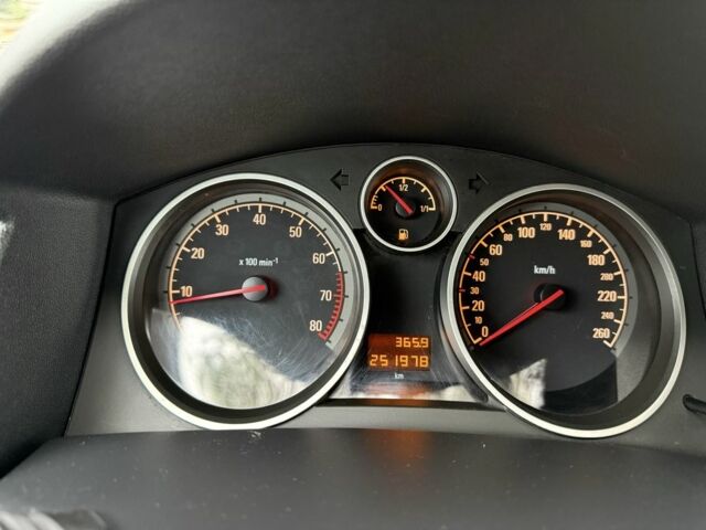 Серый Опель Астра, объемом двигателя 1.6 л и пробегом 252 тыс. км за 5500 $, фото 3 на Automoto.ua