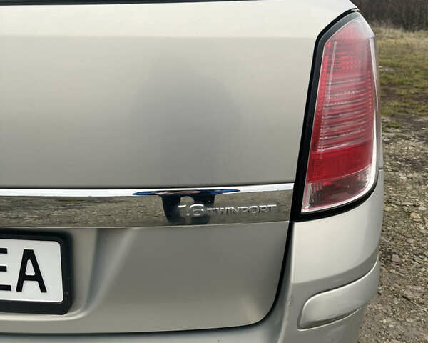 Серый Опель Астра, объемом двигателя 1.6 л и пробегом 242 тыс. км за 4100 $, фото 18 на Automoto.ua