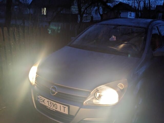 Серый Опель Астра, объемом двигателя 1.6 л и пробегом 345 тыс. км за 4250 $, фото 5 на Automoto.ua