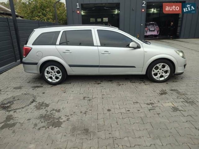 Серый Опель Астра, объемом двигателя 1.6 л и пробегом 281 тыс. км за 4500 $, фото 2 на Automoto.ua