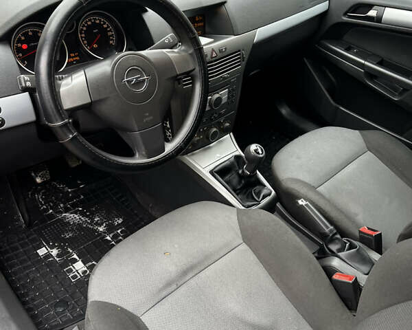 Серый Опель Астра, объемом двигателя 1.6 л и пробегом 226 тыс. км за 4500 $, фото 12 на Automoto.ua