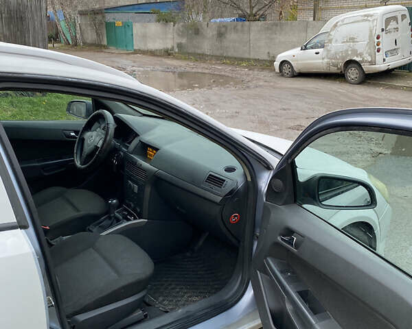 Серый Опель Астра, объемом двигателя 1.4 л и пробегом 410 тыс. км за 3700 $, фото 11 на Automoto.ua