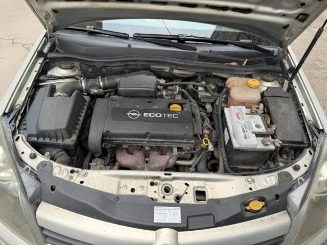 Серый Опель Астра, объемом двигателя 1.6 л и пробегом 192 тыс. км за 4000 $, фото 5 на Automoto.ua