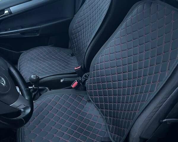 Серый Опель Астра, объемом двигателя 1.8 л и пробегом 282 тыс. км за 3950 $, фото 5 на Automoto.ua