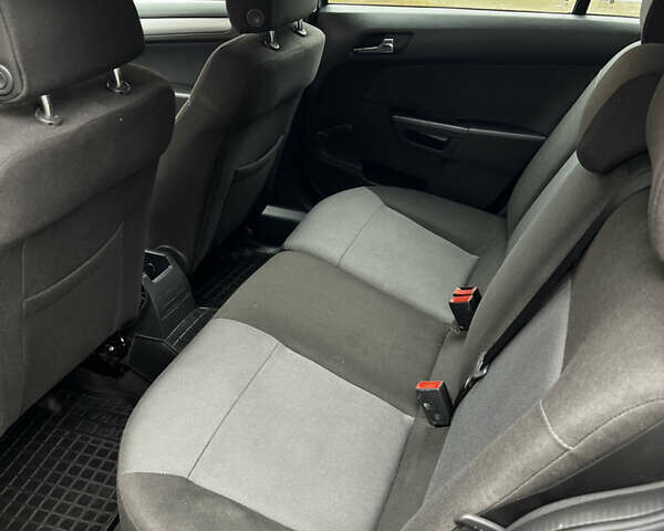 Серый Опель Астра, объемом двигателя 1.6 л и пробегом 226 тыс. км за 4500 $, фото 15 на Automoto.ua