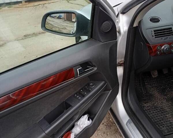 Серый Опель Астра, объемом двигателя 1.7 л и пробегом 270 тыс. км за 4999 $, фото 3 на Automoto.ua