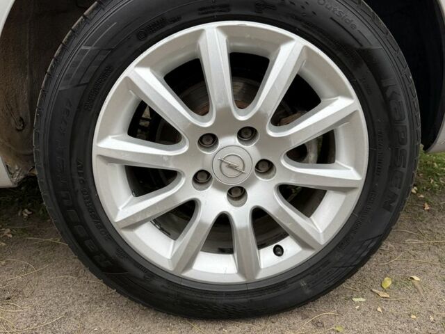 Серый Опель Астра, объемом двигателя 1.6 л и пробегом 252 тыс. км за 5500 $, фото 12 на Automoto.ua