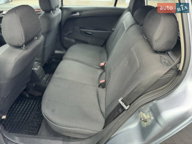 Серый Опель Астра, объемом двигателя 1.6 л и пробегом 250 тыс. км за 4600 $, фото 14 на Automoto.ua