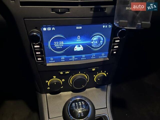 Серый Опель Астра, объемом двигателя 1.6 л и пробегом 320 тыс. км за 4750 $, фото 11 на Automoto.ua