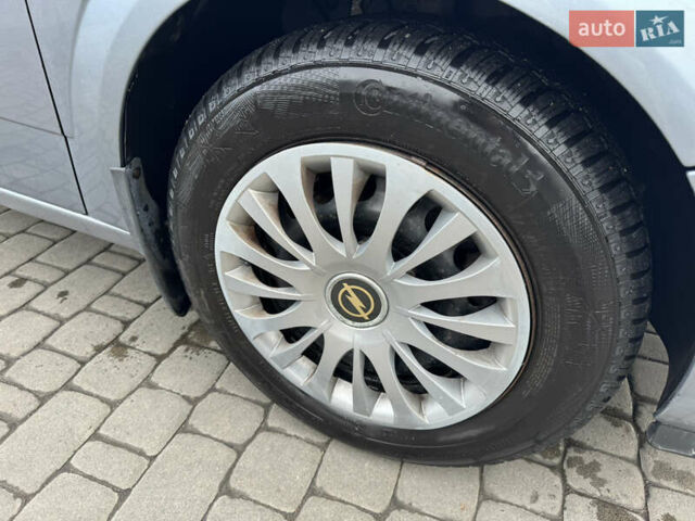 Серый Опель Астра, объемом двигателя 1.6 л и пробегом 250 тыс. км за 4600 $, фото 33 на Automoto.ua