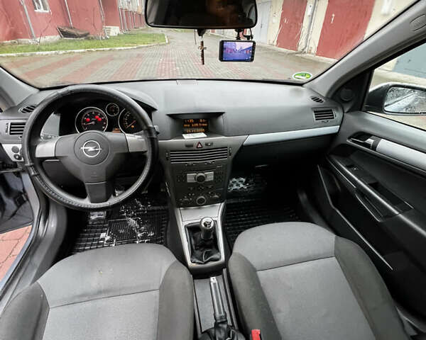 Серый Опель Астра, объемом двигателя 1.6 л и пробегом 226 тыс. км за 4500 $, фото 19 на Automoto.ua