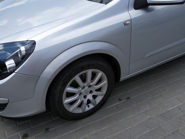 Серый Опель Астра, объемом двигателя 1.6 л и пробегом 220 тыс. км за 4500 $, фото 2 на Automoto.ua