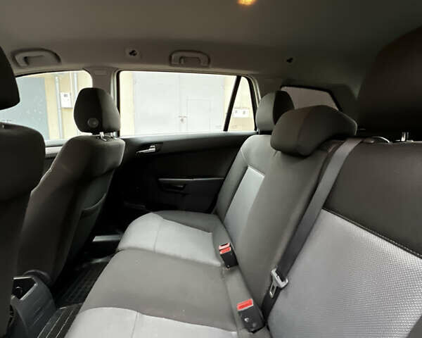 Серый Опель Астра, объемом двигателя 1.6 л и пробегом 226 тыс. км за 4500 $, фото 18 на Automoto.ua