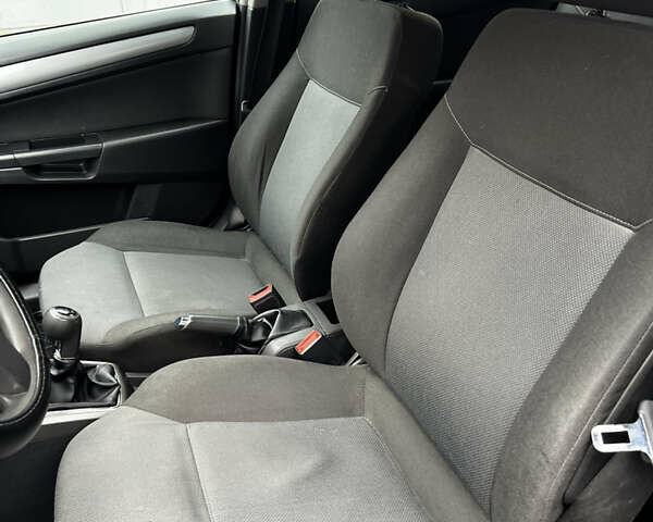 Серый Опель Астра, объемом двигателя 1.6 л и пробегом 226 тыс. км за 4500 $, фото 14 на Automoto.ua