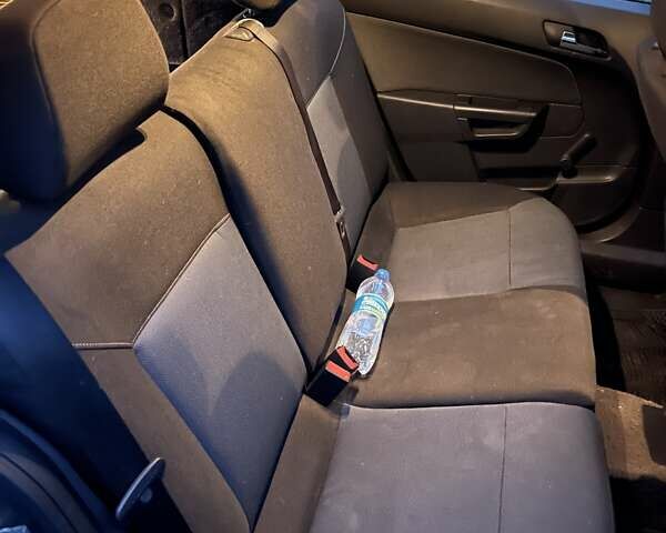 Серый Опель Астра, объемом двигателя 1.6 л и пробегом 320 тыс. км за 4750 $, фото 7 на Automoto.ua