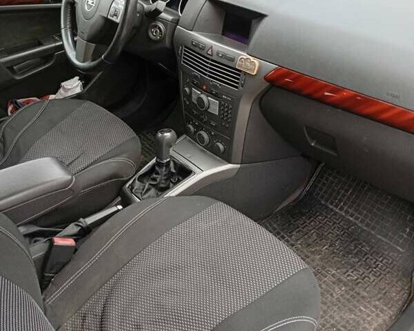 Серый Опель Астра, объемом двигателя 1.7 л и пробегом 270 тыс. км за 4999 $, фото 1 на Automoto.ua