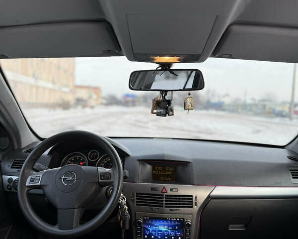 Серый Опель Астра, объемом двигателя 1.6 л и пробегом 291 тыс. км за 6000 $, фото 10 на Automoto.ua