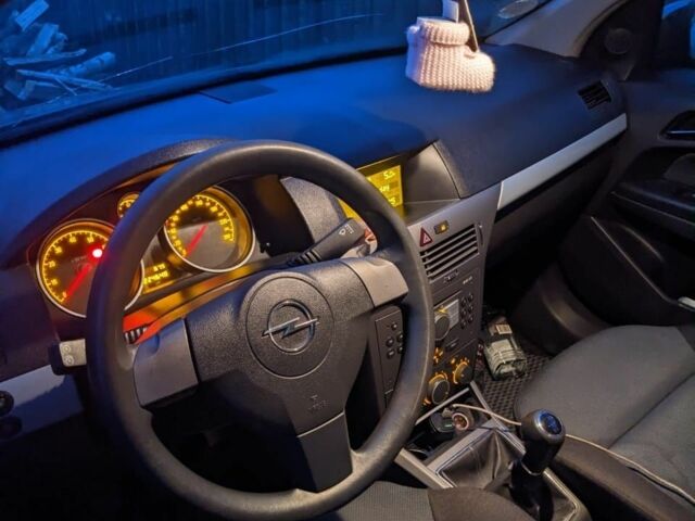 Серый Опель Астра, объемом двигателя 1.6 л и пробегом 345 тыс. км за 4250 $, фото 3 на Automoto.ua