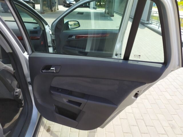 Серый Опель Астра, объемом двигателя 1.6 л и пробегом 220 тыс. км за 4500 $, фото 21 на Automoto.ua