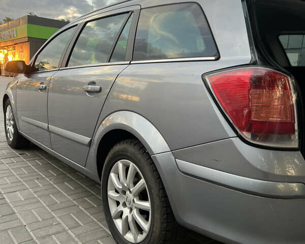 Серый Опель Астра, объемом двигателя 1.6 л и пробегом 236 тыс. км за 4300 $, фото 4 на Automoto.ua