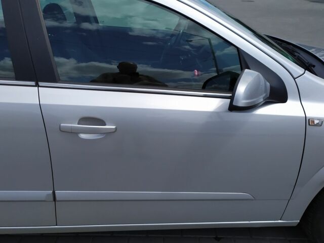 Серый Опель Астра, объемом двигателя 1.6 л и пробегом 220 тыс. км за 4500 $, фото 12 на Automoto.ua