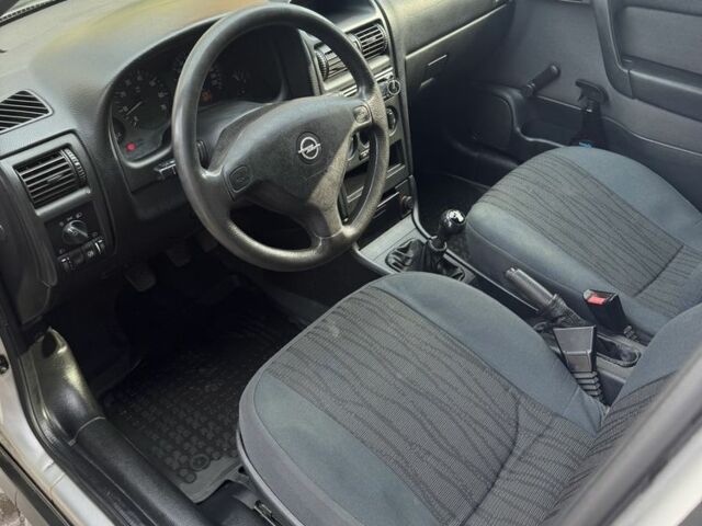 Серый Опель Астра, объемом двигателя 1.6 л и пробегом 119 тыс. км за 3200 $, фото 6 на Automoto.ua