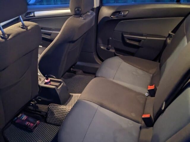 Серый Опель Астра, объемом двигателя 1.6 л и пробегом 345 тыс. км за 4250 $, фото 4 на Automoto.ua