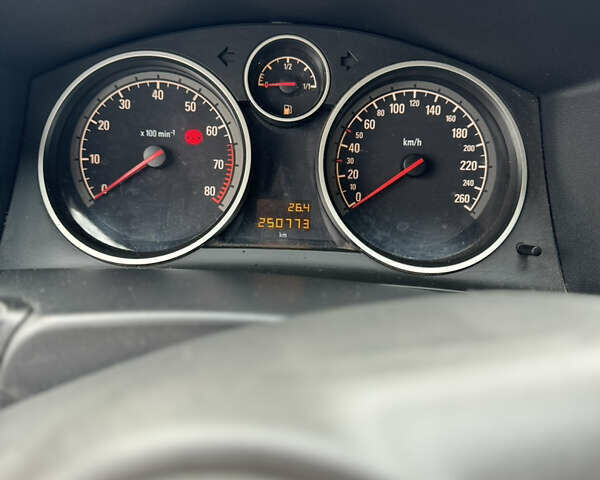 Серый Опель Астра, объемом двигателя 1.6 л и пробегом 250 тыс. км за 4600 $, фото 6 на Automoto.ua