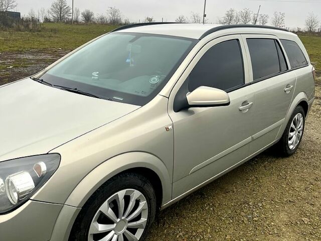 Серый Опель Астра, объемом двигателя 1.6 л и пробегом 242 тыс. км за 4100 $, фото 1 на Automoto.ua