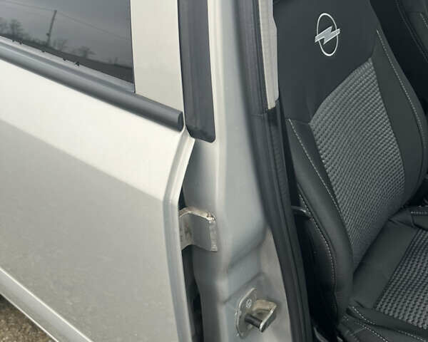 Серый Опель Астра, объемом двигателя 1.6 л и пробегом 242 тыс. км за 4100 $, фото 30 на Automoto.ua