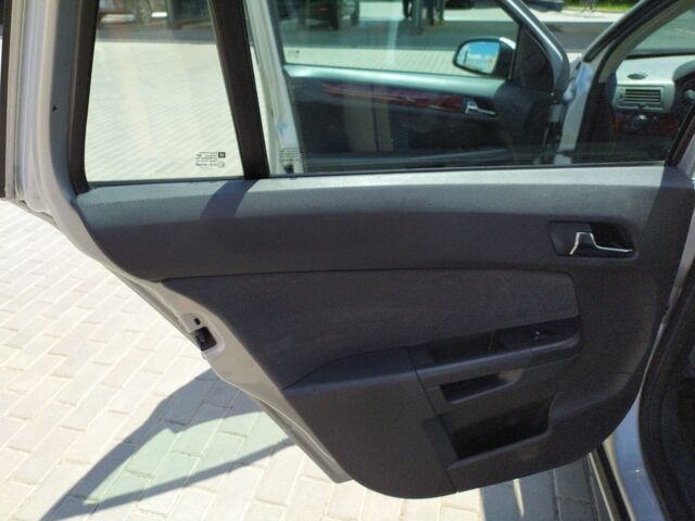 Серый Опель Астра, объемом двигателя 1.6 л и пробегом 220 тыс. км за 4500 $, фото 18 на Automoto.ua