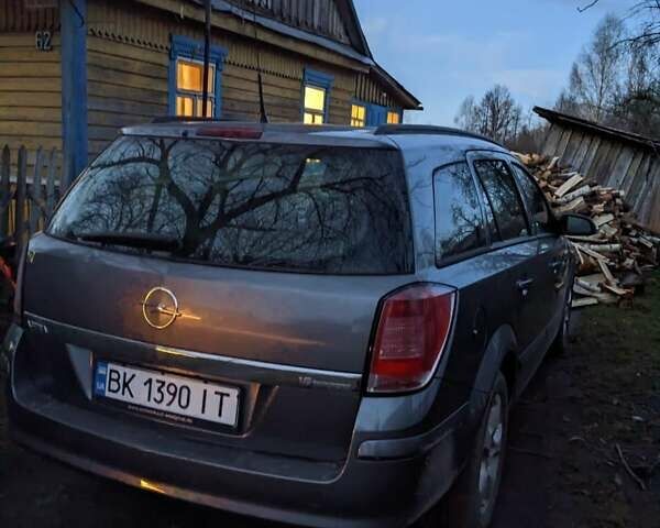 Серый Опель Астра, объемом двигателя 1.6 л и пробегом 342 тыс. км за 4250 $, фото 2 на Automoto.ua