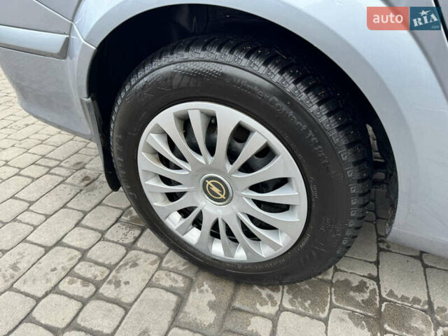 Серый Опель Астра, объемом двигателя 1.6 л и пробегом 250 тыс. км за 4600 $, фото 32 на Automoto.ua