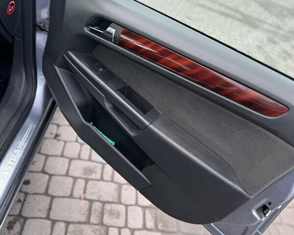 Серый Опель Астра, объемом двигателя 1.6 л и пробегом 250 тыс. км за 4600 $, фото 12 на Automoto.ua