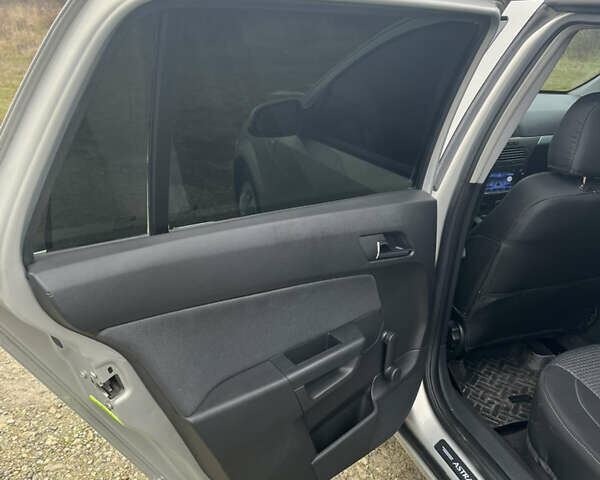 Серый Опель Астра, объемом двигателя 1.6 л и пробегом 242 тыс. км за 4100 $, фото 22 на Automoto.ua