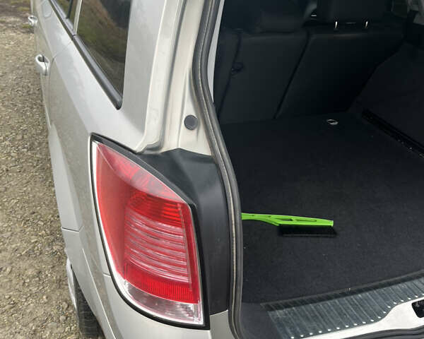 Серый Опель Астра, объемом двигателя 1.6 л и пробегом 242 тыс. км за 4100 $, фото 28 на Automoto.ua